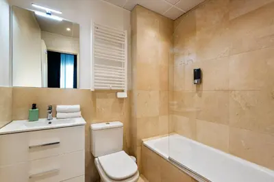 Un baño de Misterhost Santiago Céntrico y Acogedor con piscina - Casco Histórico