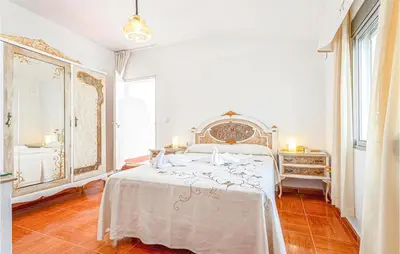 Cama o camas de una habitación en 4 Bedroom Awesome Home In Zafarraya