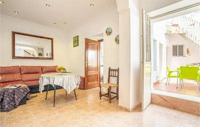 Zona de estar de 4 Bedroom Awesome Home In Zafarraya