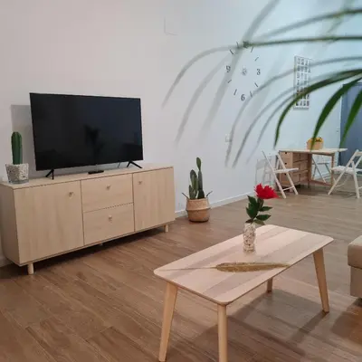 Una televisión o centro de entretenimiento en La Victoria 3