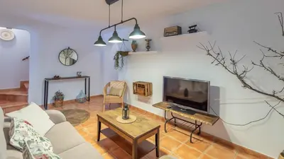 Una televisión o centro de entretenimiento en Casa Los Baenas Casabermeja by Ruralidays
