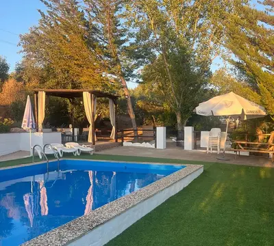 Piscina en o cerca de Casa Almendro Rural