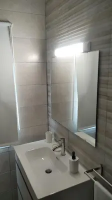 Un baño de El Balcón de la Roca