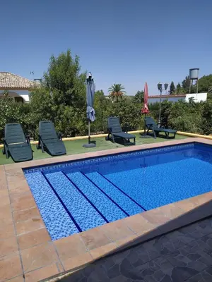 Piscina en o cerca de Casa de madera el oasis el palomar
