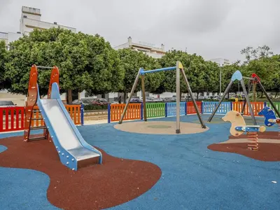 Zona de juegos infantil en Alcalá del Rio! 1A