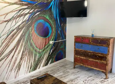 Una televisión o centro de entretenimiento en La Casita