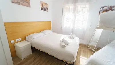 Cama o camas de una habitación en RentalSevilla Espacioso y acogegor apartamento de 3 dormitorios