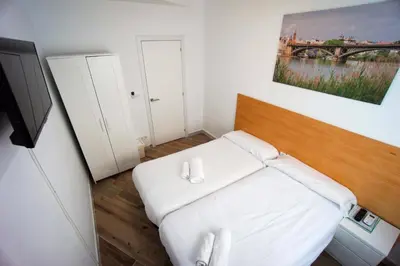 Cama o camas de una habitación en RentalSevilla Espacioso y acogegor apartamento de 3 dormitorios