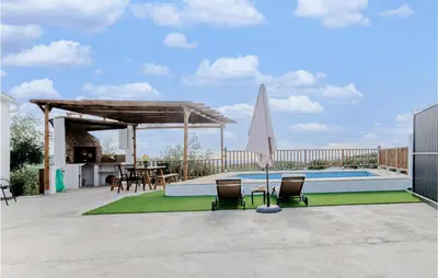 Piscina en o cerca de 2 Bedroom Amazing Home In Rute