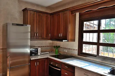 Una cocina o zona de cocina en CASA PEPE Y MARI CON PISCINA