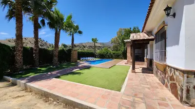 Piscina en o cerca de CASA PEPE Y MARI CON PISCINA
