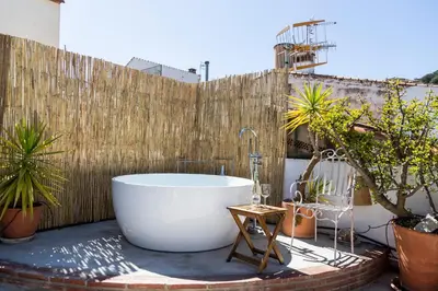 Jardín al aire libre en La Bermeja, Alojamiento completo, terraza con bañera y vistas panorámicas