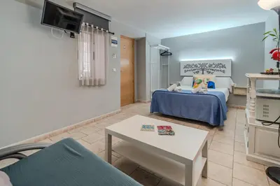 Una televisión o centro de entretenimiento en Calleja La Pimentera