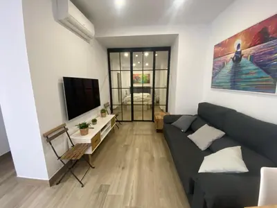 Una televisión o centro de entretenimiento en LA SUITE DES COULEURS - Apartamento en pleno centro de Córdoba