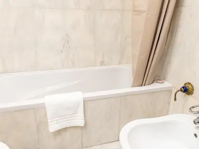 Un baño de Tejares Suite Cordoba