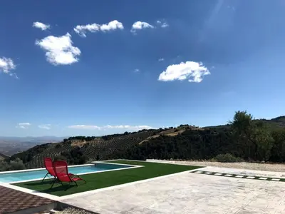 Piscina en o cerca de CASA RURAL LA CHOZA DE MINDO