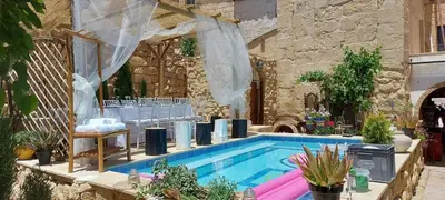 Piscina en o cerca de Jardines de Colón