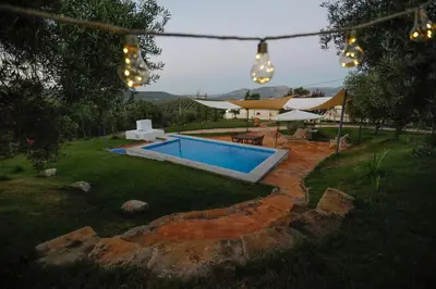 Piscina en o cerca de Cortijo Botánico el Cerro