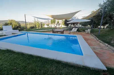 Piscina en o cerca de Cortijo Botánico el Cerro