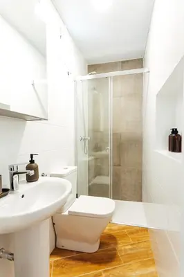 Un baño de Peral Suite Sevilla