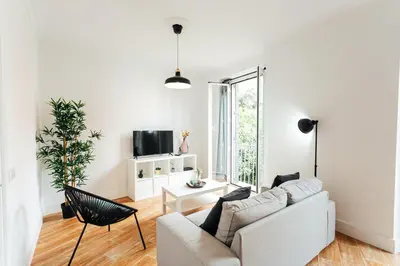 Una televisión o centro de entretenimiento en Peral Suite Sevilla