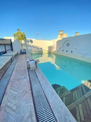 Piscina en o cerca de CASA PALACIO SXVIII CON PISCINA en centro histórico de SEVILLA