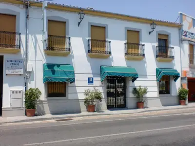 Edificio en el que se encuentra el hostal o pensión