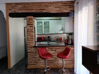 Una cocina o zona de cocina en Casa Oasis Puertollano, una casa en un entorno rural en Puertollano, agradable, con Piscina en zona tranquila