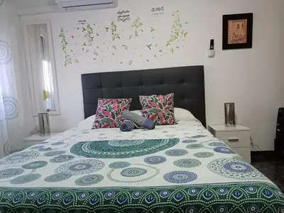 Cama o camas de una habitación en Casa Oasis Puertollano, una casa en un entorno rural en Puertollano, agradable, con Piscina en zona tranquila