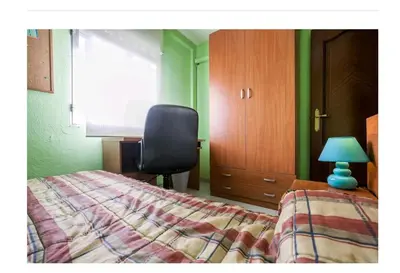 Cama o camas de una habitación en PISO CON BUENA RED WIFFI FIBRA ÓPTICA Alquiler de habitaciones