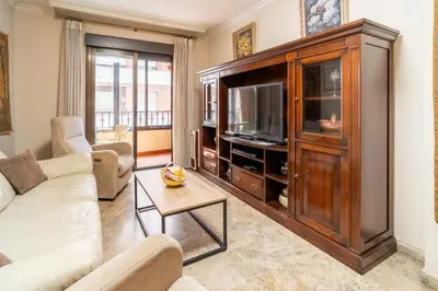 Una televisión o centro de entretenimiento en Apartamento Riyadh