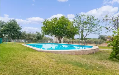 Piscina en o cerca de Lovely Home In Arahal Sevilla