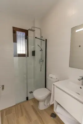Un baño de Córdoba Suites Apartments