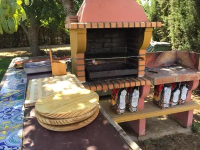 Barbacoa disponible para clientes en la villa