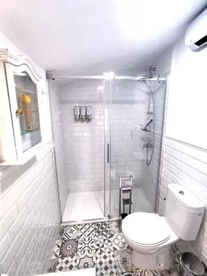 Un baño de Munigua House