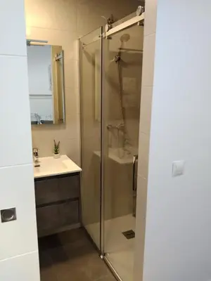 Un baño de APARTAMENTO EL LLANO