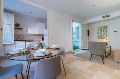 Una cocina o zona de cocina en Lirio Suite Apartment - Private Parking included