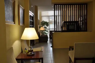 Una televisión o centro de entretenimiento en Hotel Riviera