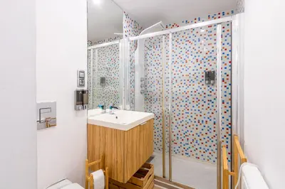 Un baño de Colours Apartment and Garage Historical Center 4 pax