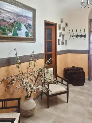 Zona de estar de La Plazuela, casa andaluza con patio.