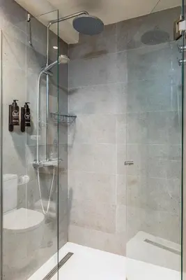Un baño de Virgen de los Reyes