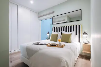 Cama o camas de una habitación en Sercotel Sevilla Guadalquivir Suites