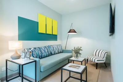 Zona de estar de Sercotel Sevilla Guadalquivir Suites