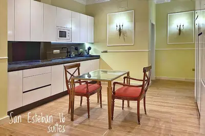 Una cocina o zona de cocina en SUITES SAN ESTEBAN 16 Ducal