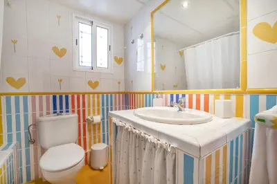 Un baño de Las Azucenas de Conchaa- Parking privado gratuito