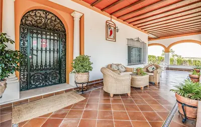 Un balcón o terraza de Stunning Home In Aguilar De La Frontera