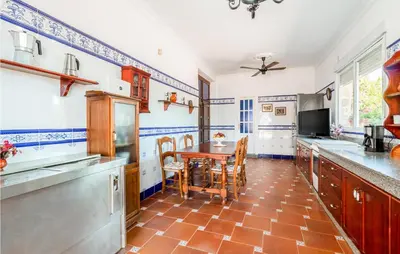 Una cocina o zona de cocina en Stunning Home In Aguilar De La Frontera