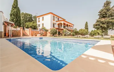 Piscina en o cerca de Stunning Home In Aguilar De La Frontera