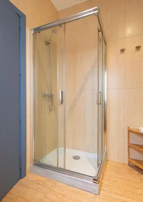 Un baño de Terceros City Center Deluxe by Valcambre