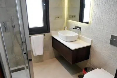 Un baño de APTOS MILLÁN
